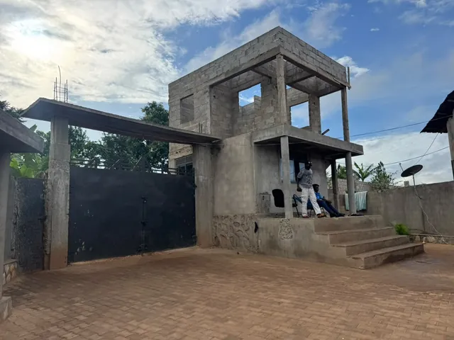 Two levels next to the gate, with the upper openings still unclosed.